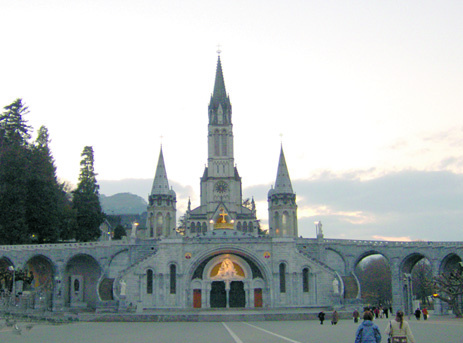 Il Santuario di Nostra Signora di Lourdes e la Basilica Superiore dell'Immacolata Concezione